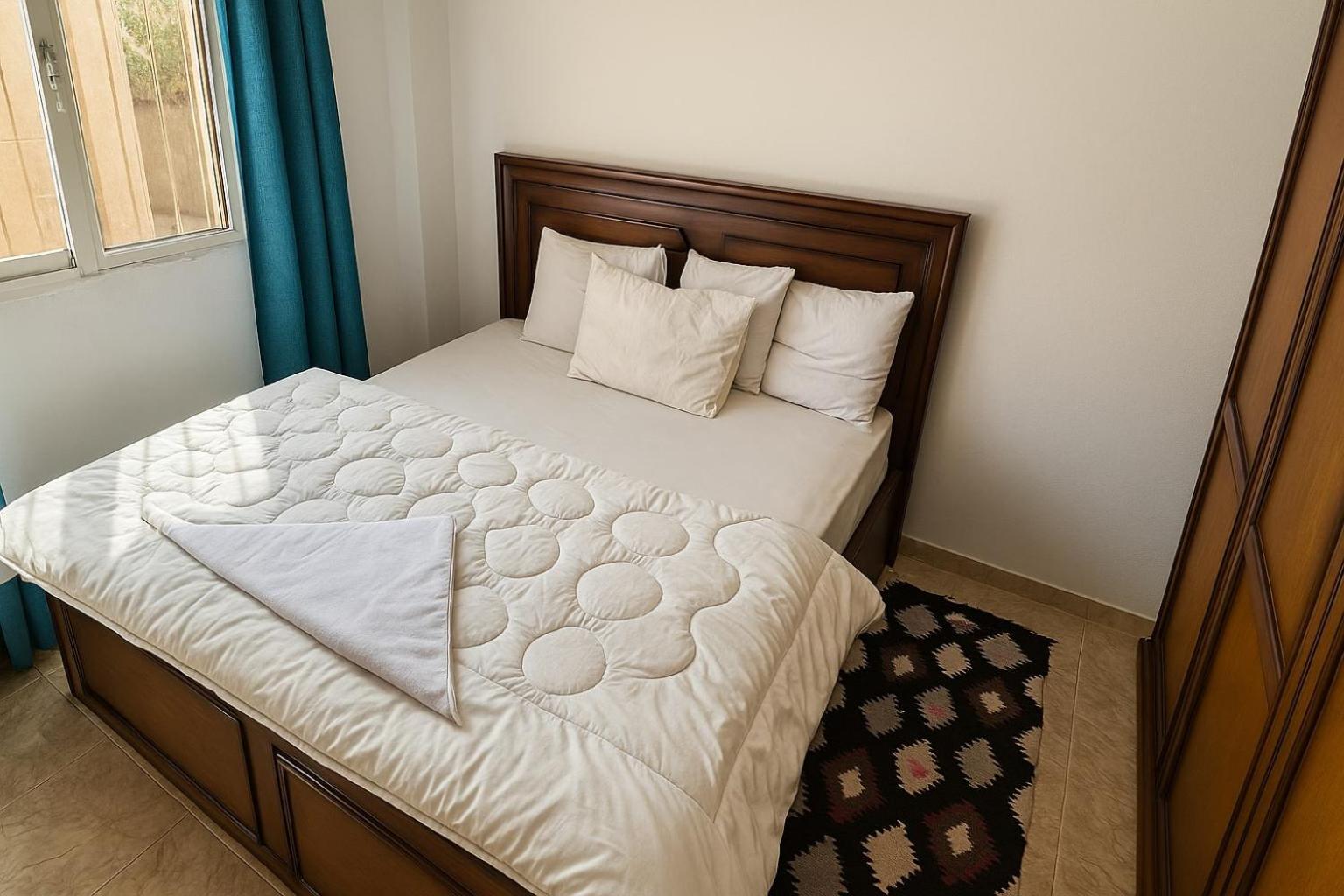 2br Townhouse,bath, Tv, Backyard Apartment